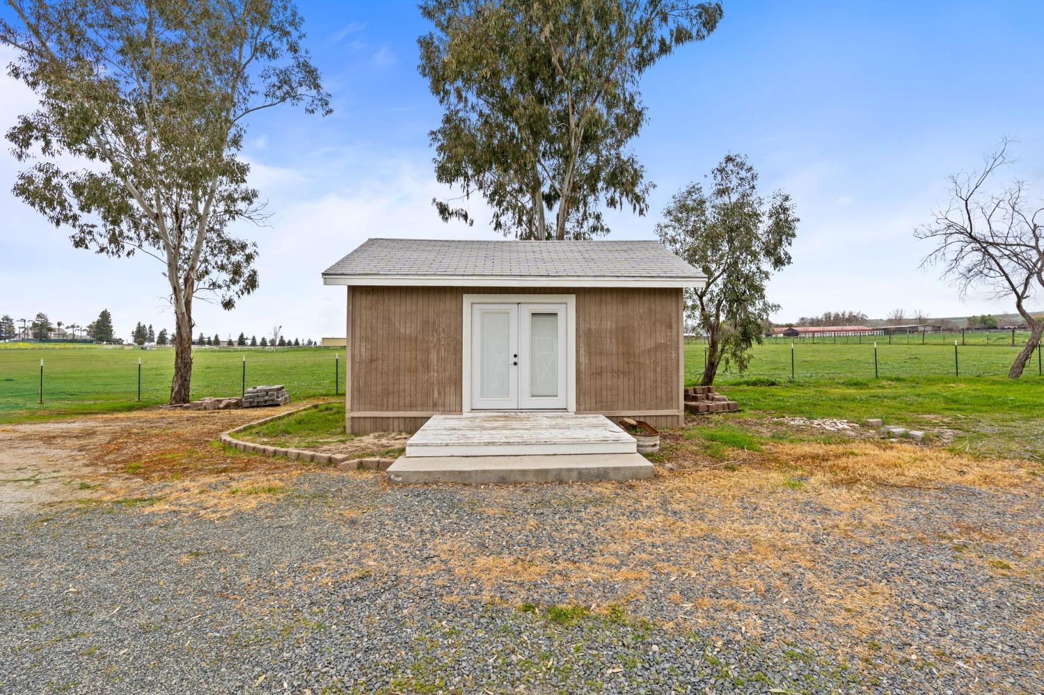 10580 Old Stage Road Porterville, CA 93257 - Photo 38 of 73 a view of a house with a yard and large tree