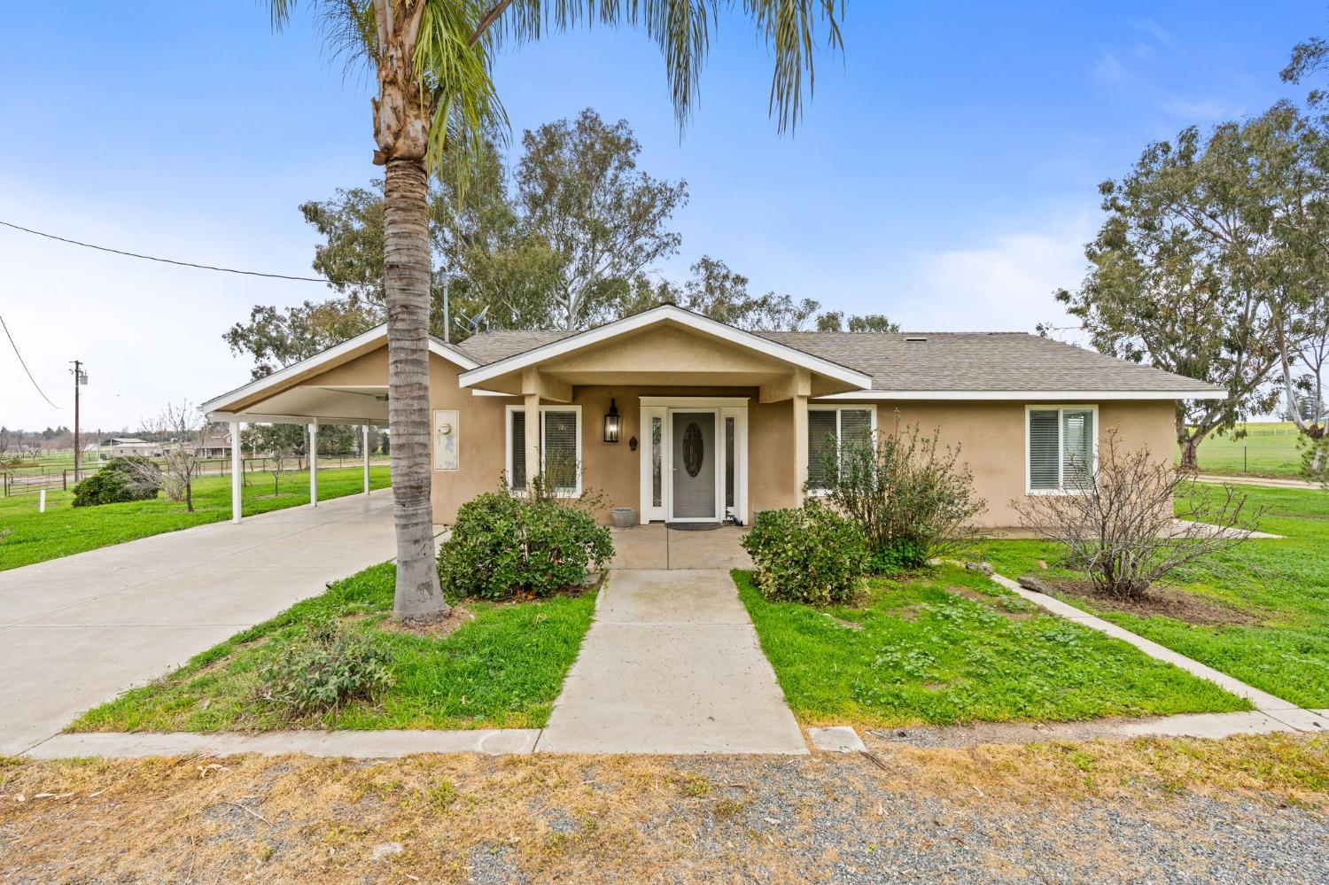 10580 Old Stage Road Porterville, CA 93257 - Photo 4 of 73 a front view of house with yard and green space