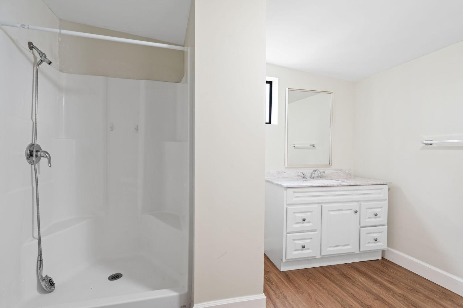 10580 Old Stage Road Porterville, CA 93257 - Photo 54 of 73 House #2 Bathroom 1