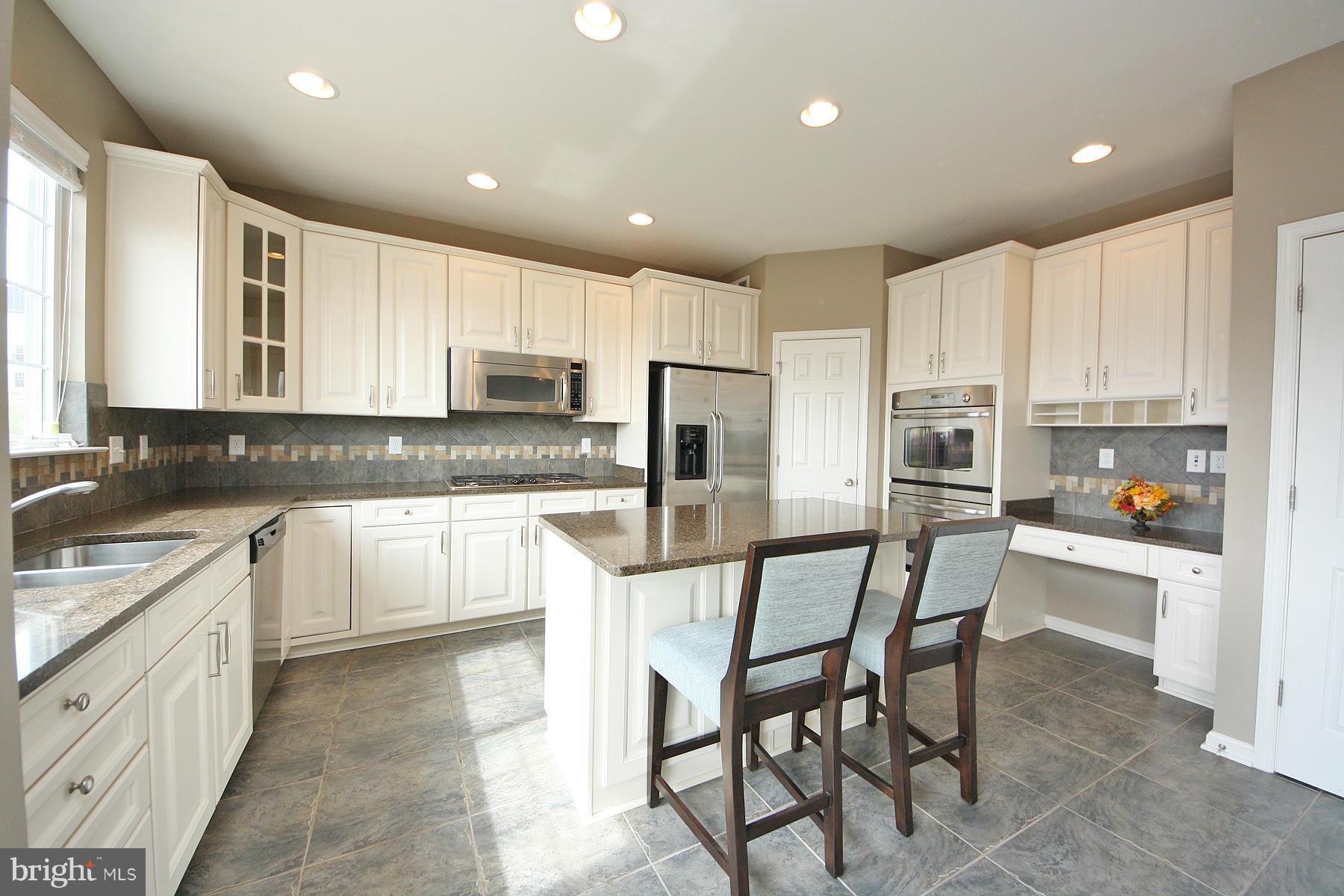 5946 Fairlee Road Elkridge, MD 21075 - Photo 15 of 29 Kitchen with Stainless Steel Appliances