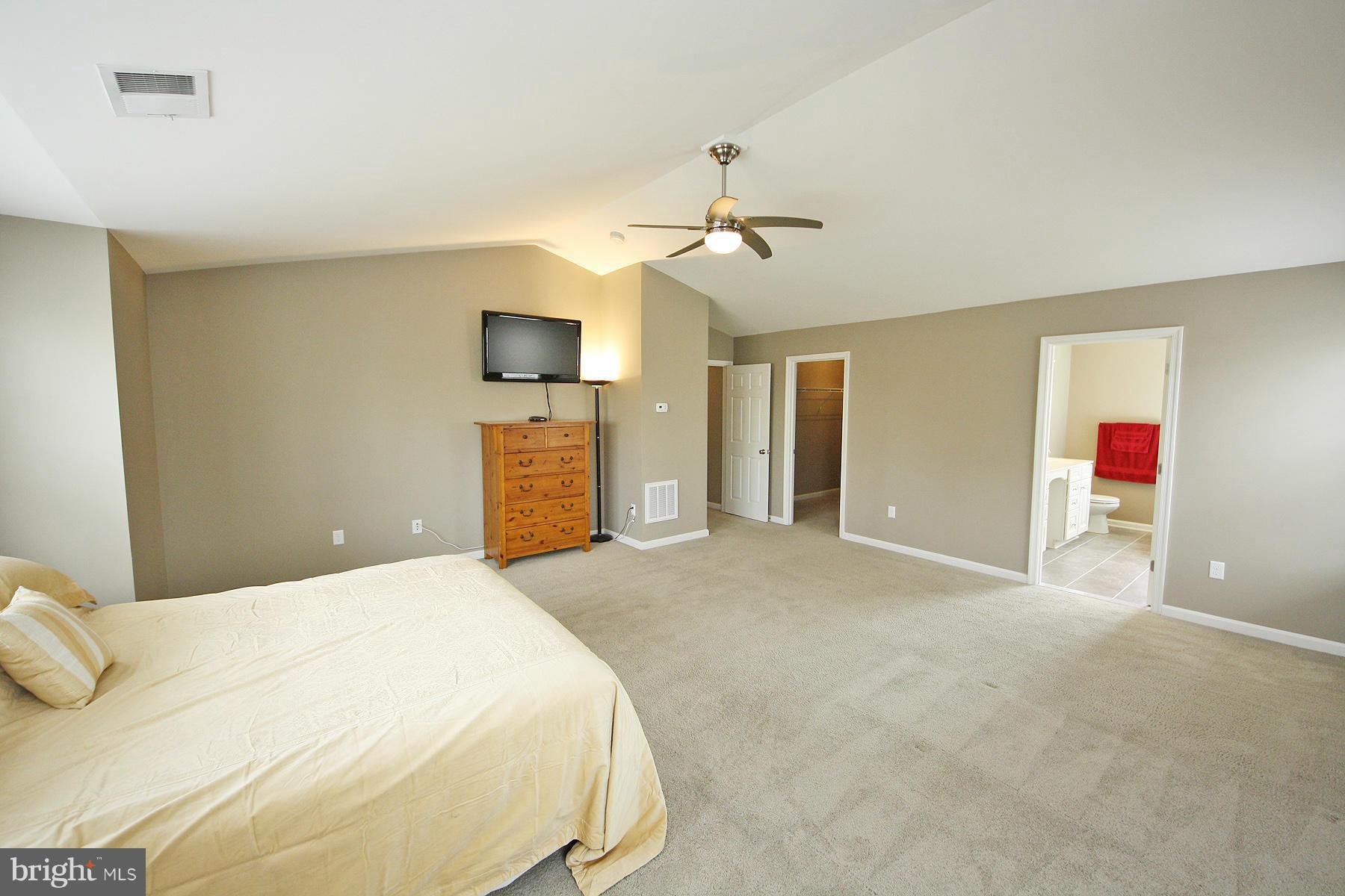 5946 Fairlee Road Elkridge, MD 21075 - Photo 19 of 29 Master Bedroom w/Huge Walk-in Closet