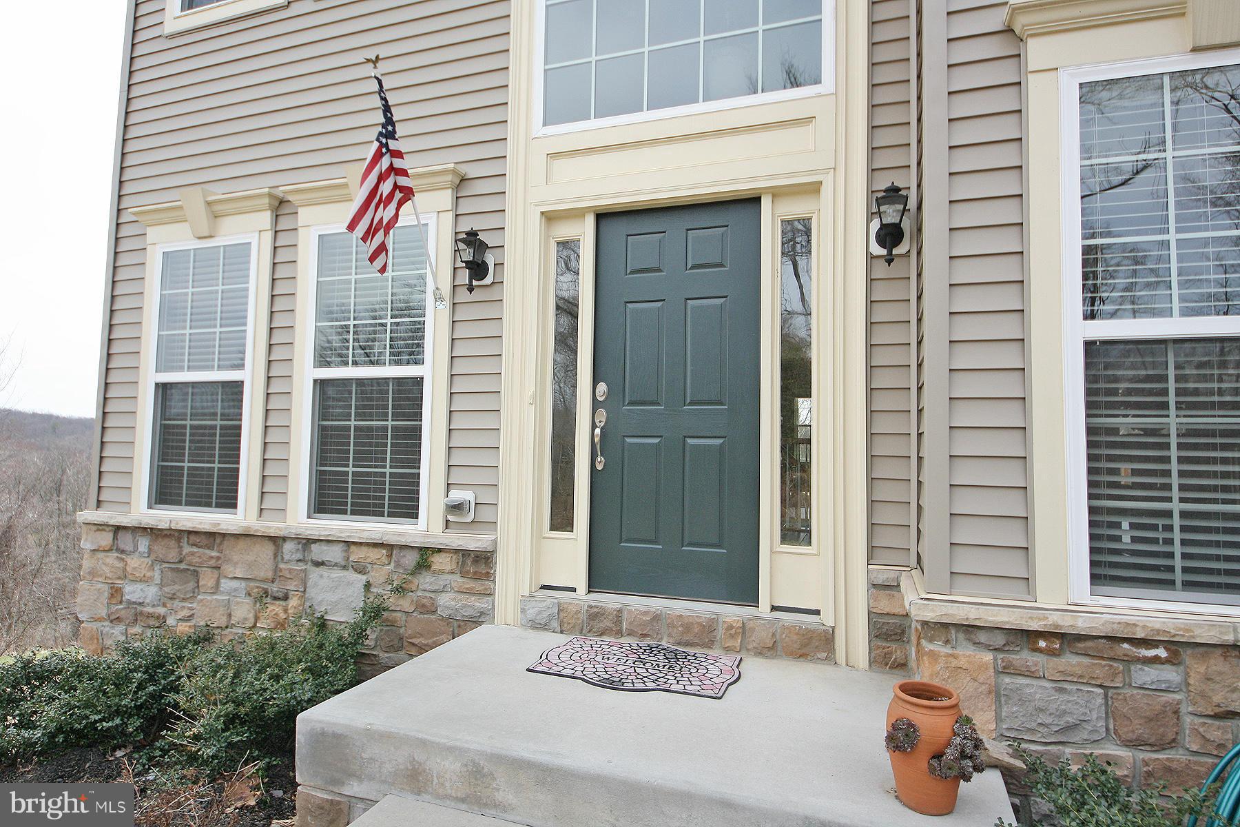5946 Fairlee Road Elkridge, MD 21075 - Photo 4 of 29 Inviting Entrance