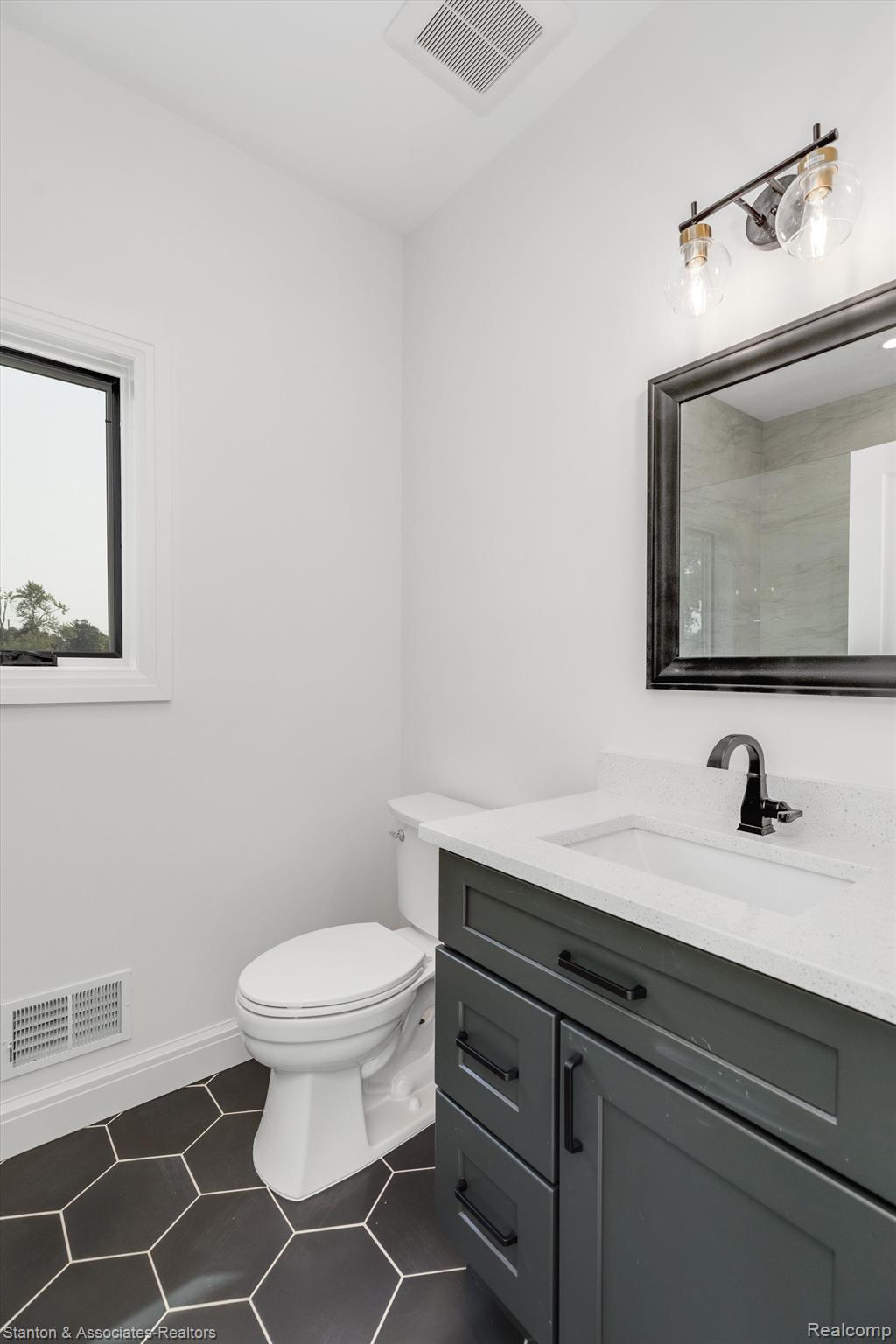 3328 Starr Road Royal Oak, MI 48073 - Photo 36 of 62 full bathroom