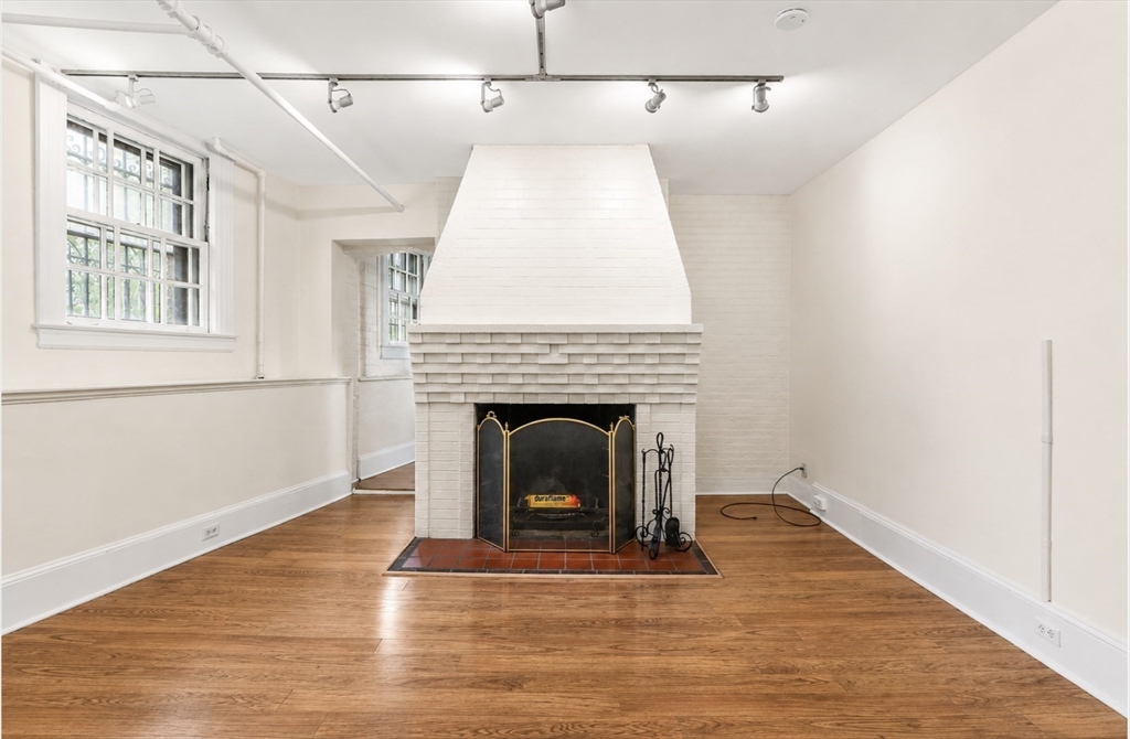 112 Pinckney Street, Unit 4 Boston, MA 02114 - Photo 3 of 27