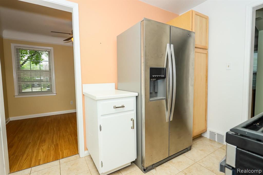 1560 Harvard Road Berkley, MI 48072 - Photo 16 of 32