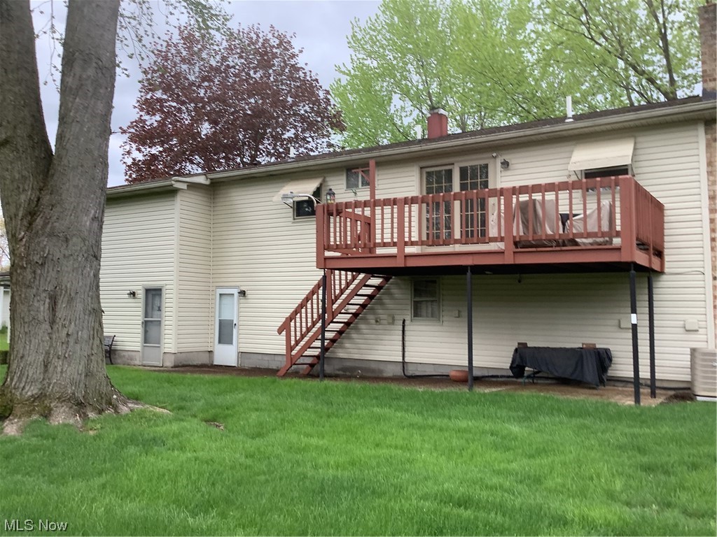 2320 South Meridian Road Austintown, OH 44511 - Photo 22 of 24 Rear view of property featuring a deck and a lawn