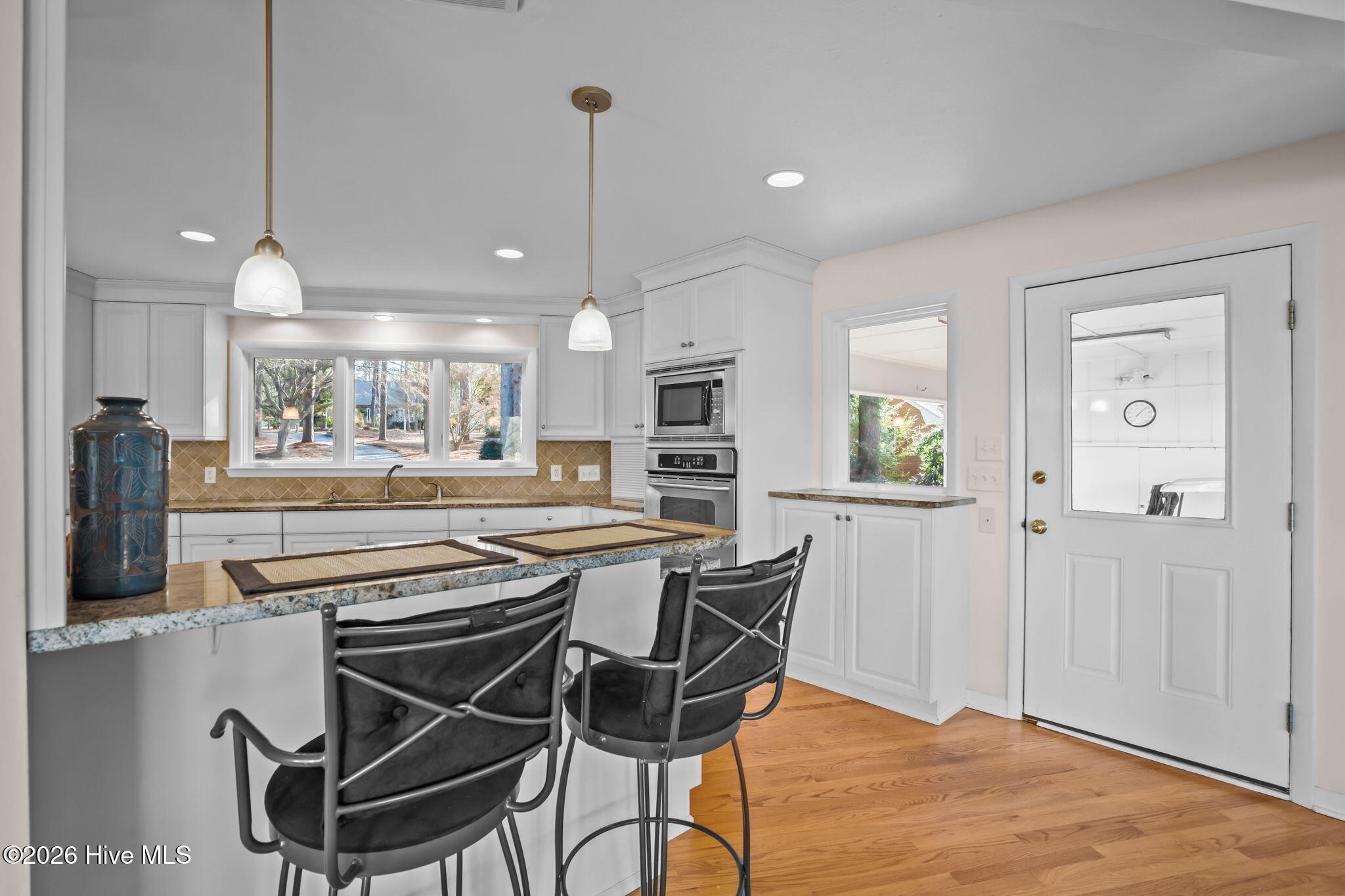 54 Pine Ridge Drive Whispering Pines, NC 28327 - Photo 11 of 58 Eatin area