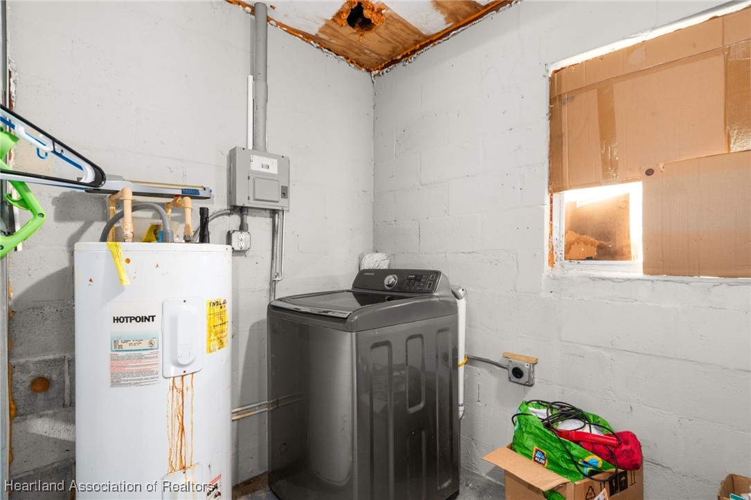 1612 Hitakee Avenue Sebring, FL 33870 - Photo 28 of 32 a utility room with refrigerator and washer