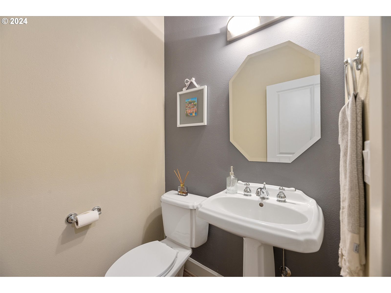 2224 Lucerne Place West Linn, OR 97068 - Photo 9 of 26 a bathroom with a sink and mirror