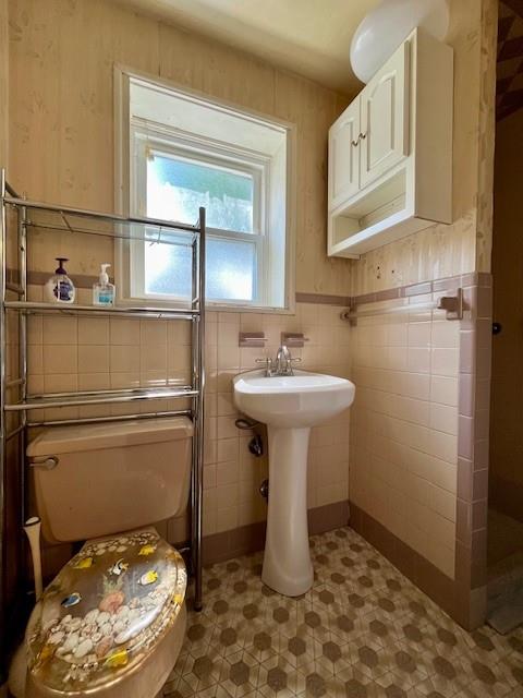 3201 Fillmore Avenue Brooklyn, NY 11234 - Photo 7 of 16 a bathroom with a sink toilet and mirror