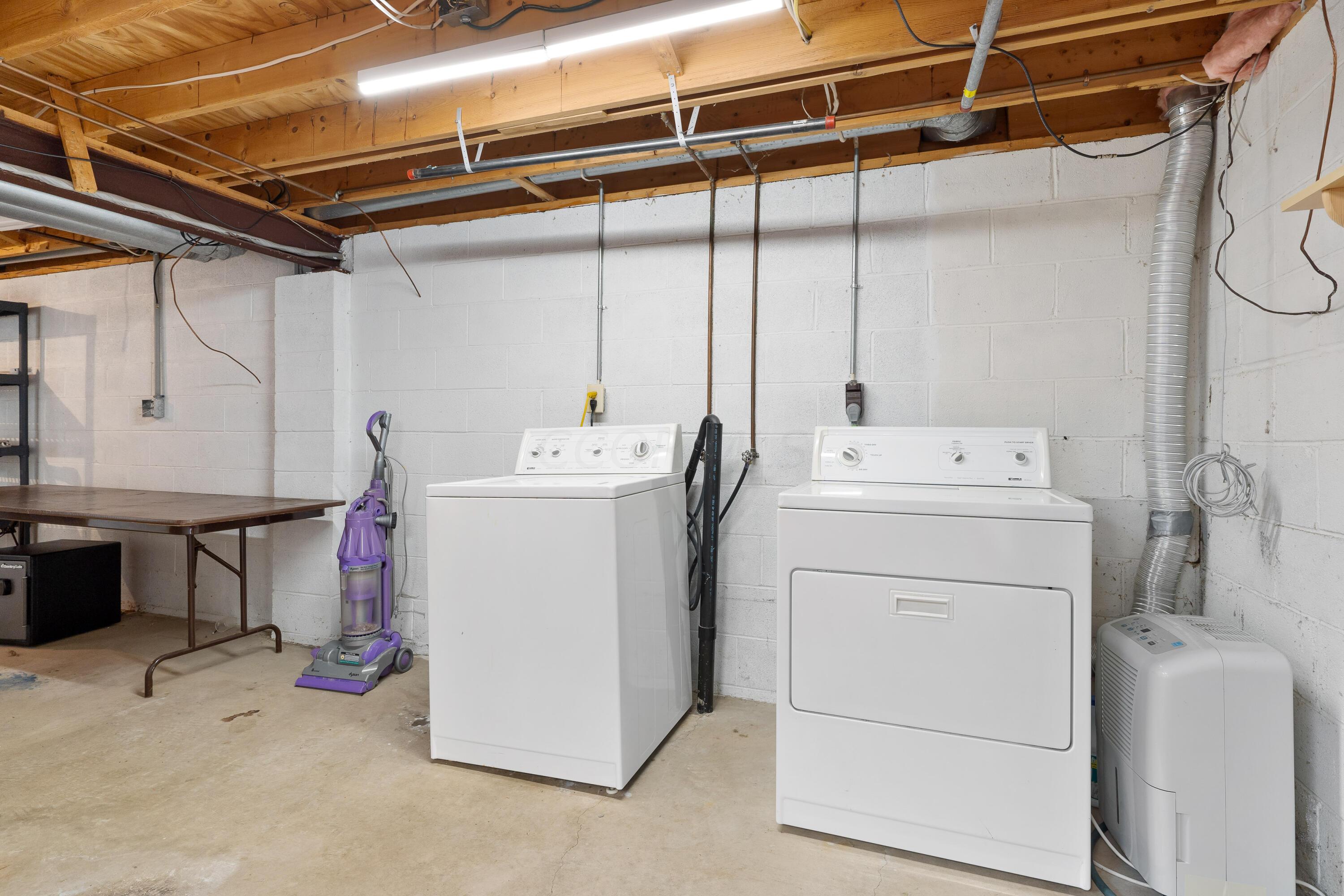 6270 Rutherford Place, Unit B Columbus, OH 43213 - Photo 27 of 39 Laundry Area