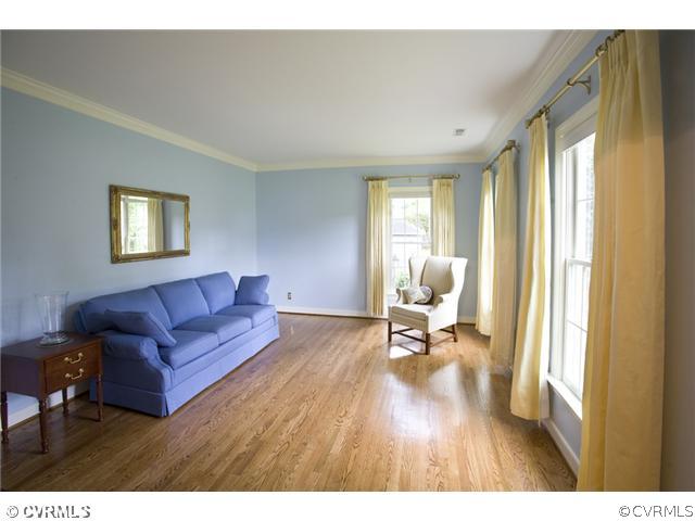 Living Room - Formal living room offers crown mold
