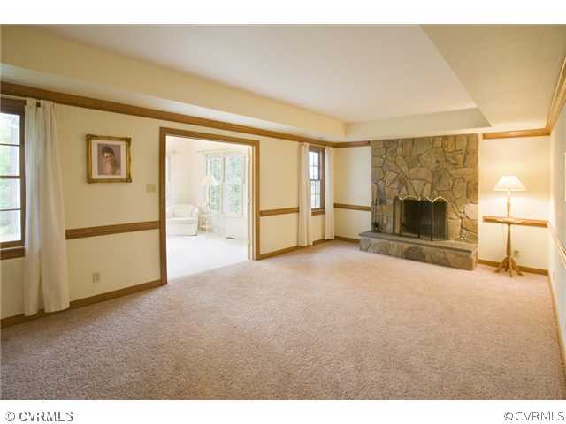 8205 Yolanda Road Henrico, VA 23229 - Photo 9 of 24 Den/Family/Great Room - Spacious family room featu