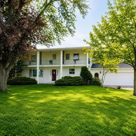 $284,900 | 1590 Elizabeth Lane, Essexville, MI 48732