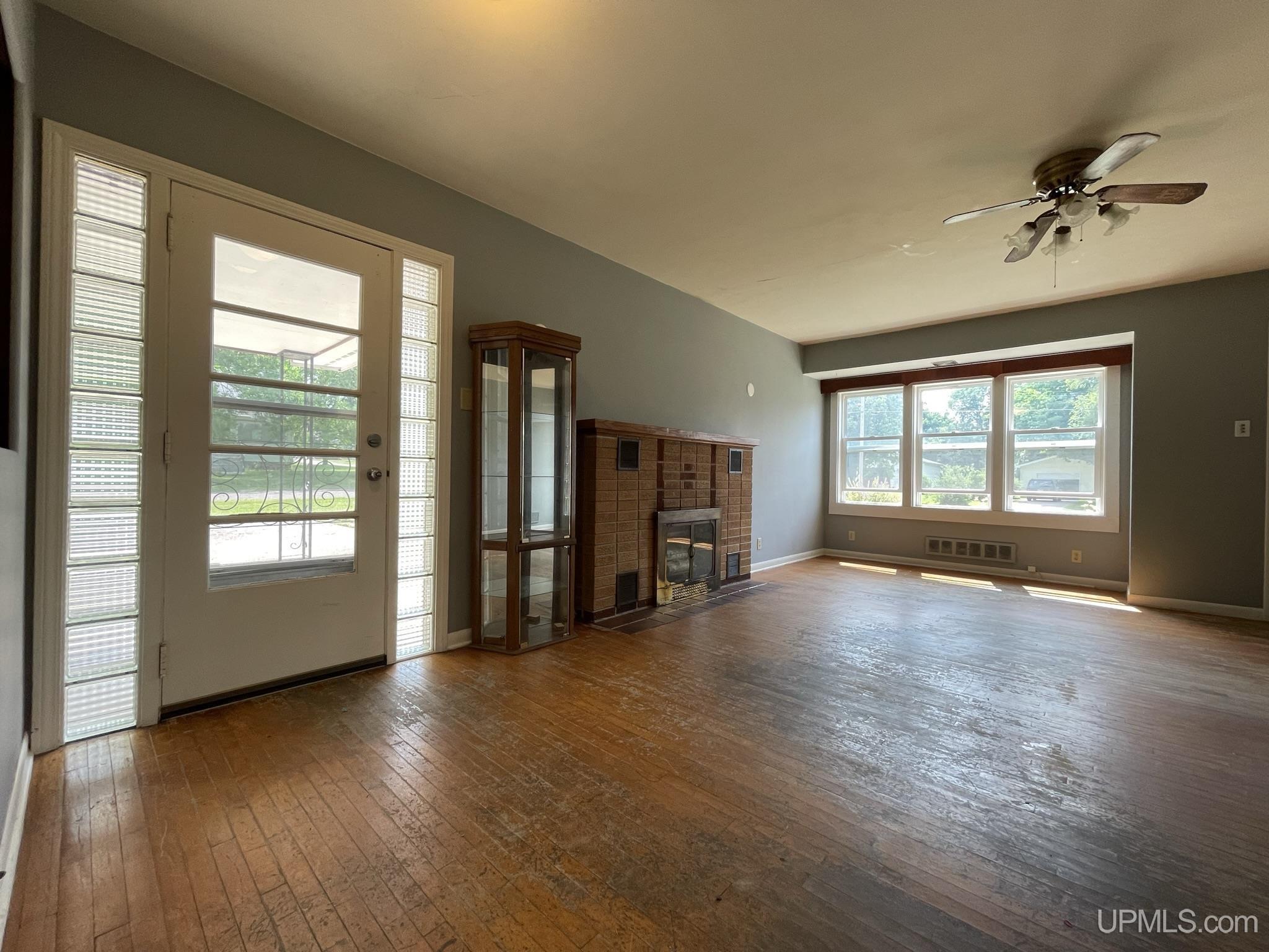 102 West Fall Street L'Anse, MI 49946 - Photo 2 of 43