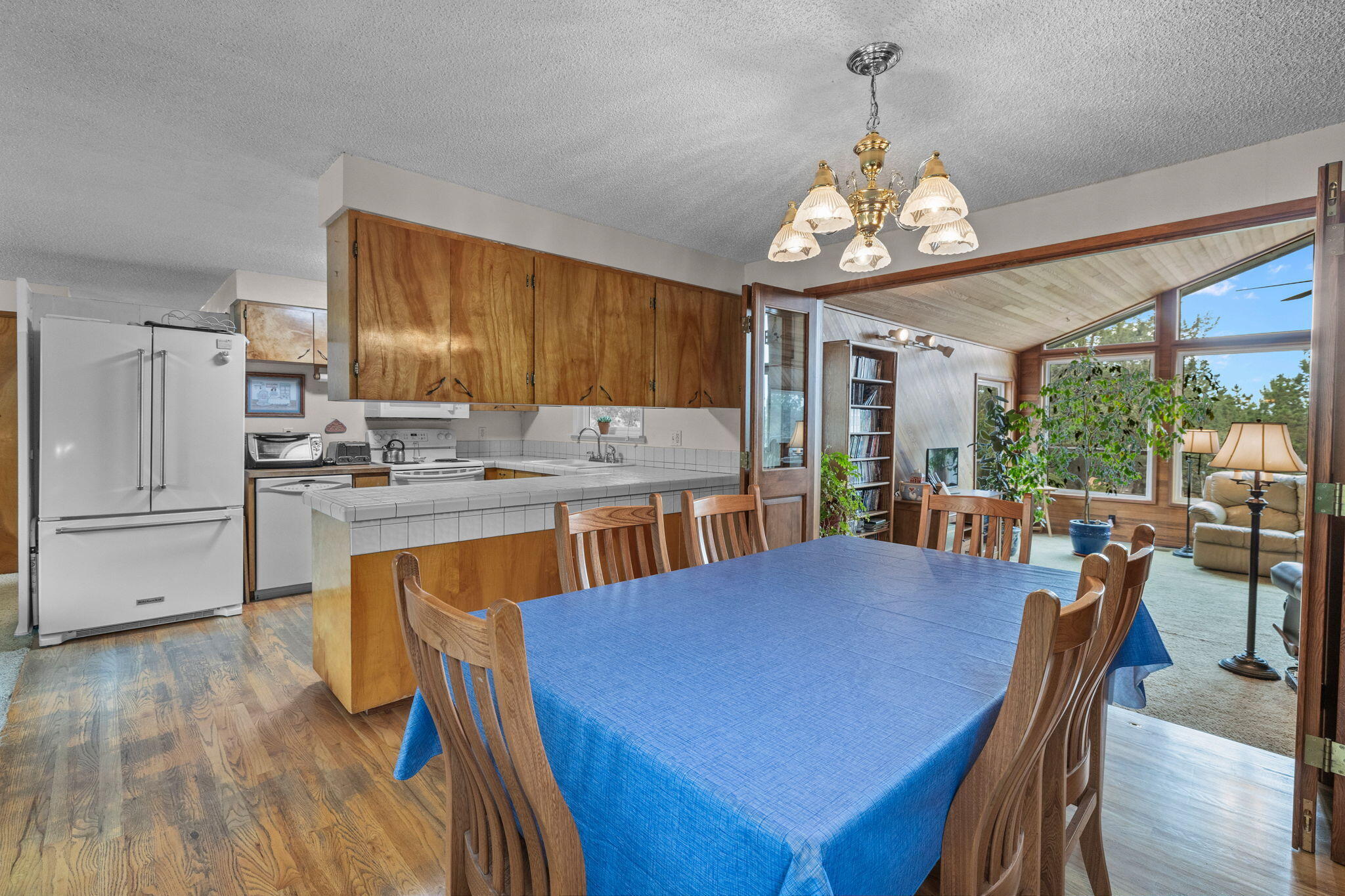371 Southeast Hering Road Madras, OR 97741 - Photo 6 of 44 Dining Room