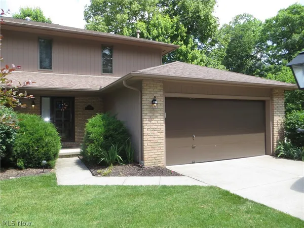 $274,900 | 18606 Buccaneer Creek Lane, Unit 16, Strongsville, OH 44136