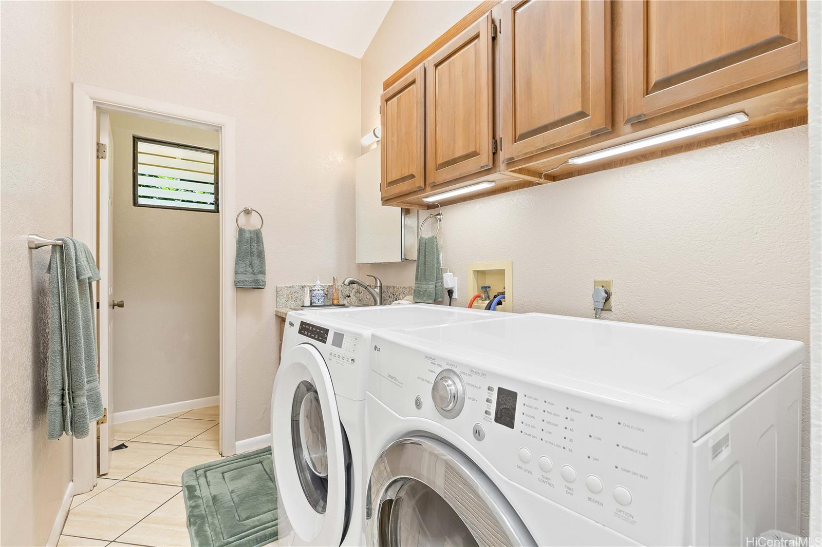 98-1421 Onikiniki Place, Unit 5 Aiea, HI 96701 - Photo 11 of 25 a utility room with dryer and washer