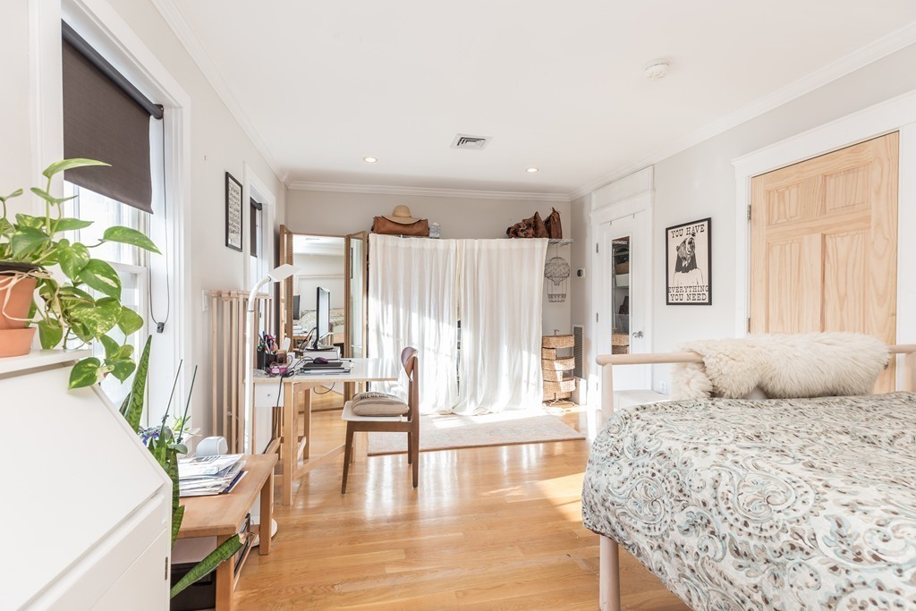 86 West Springfield Street, Unit 3 Boston, MA 02118 - Photo 6 of 12 a living room with furniture and a table