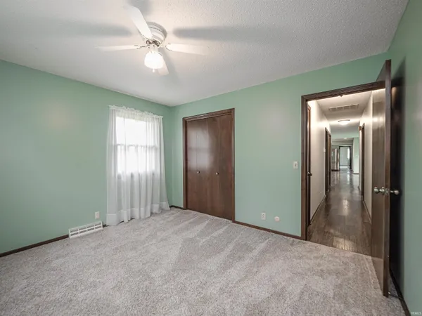 $299,999 | 1616 Burnett Lane, Vincennes, IN 47591