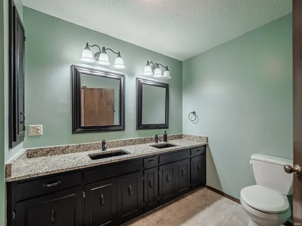 $299,999 | 1616 Burnett Lane, Vincennes, IN 47591