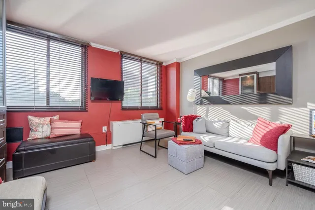 $1,895 | 801 North Pitt Street, Unit 420, Alexandria, VA 22314