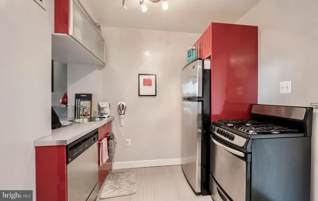 $1,895 | 801 North Pitt Street, Unit 420, Alexandria, VA 22314