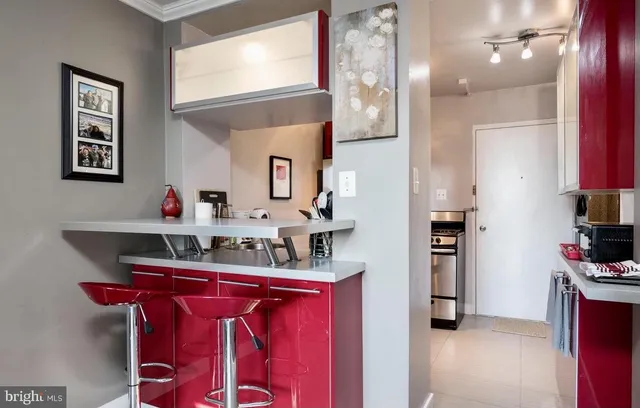 $1,895 | 801 North Pitt Street, Unit 420, Alexandria, VA 22314