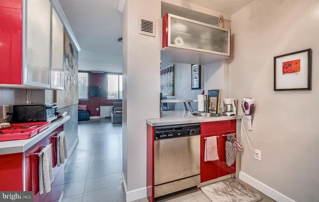 $1,895 | 801 North Pitt Street, Unit 420, Alexandria, VA 22314