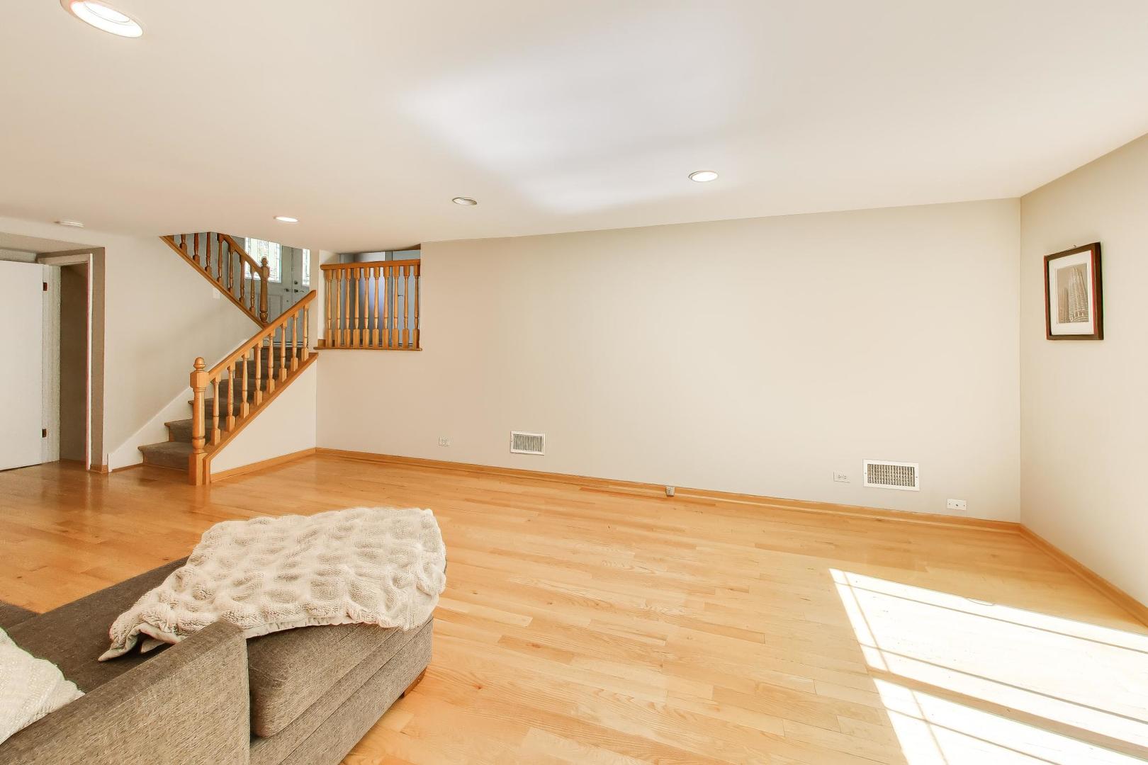 1832 Smith Road Northbrook, IL 60062 - Photo 6 of 22 Gallery Image 6