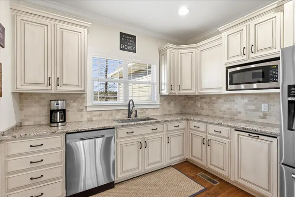 $674,900 | 240 Turkey Trot Lane, Jasper, TN 37347