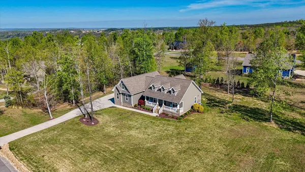$674,900 | 240 Turkey Trot Lane, Jasper, TN 37347