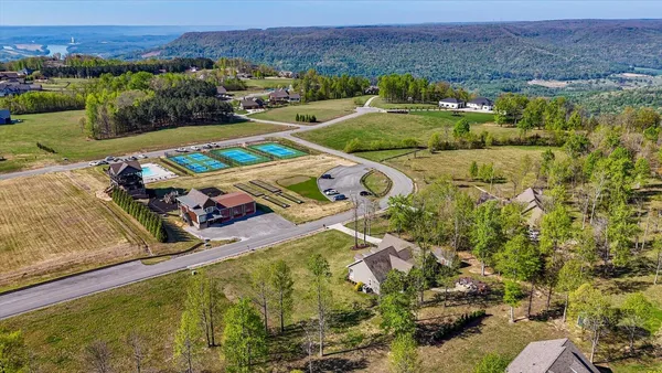 $674,900 | 240 Turkey Trot Lane, Jasper, TN 37347