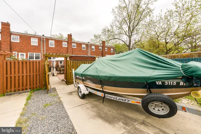 a car parked in front of a building