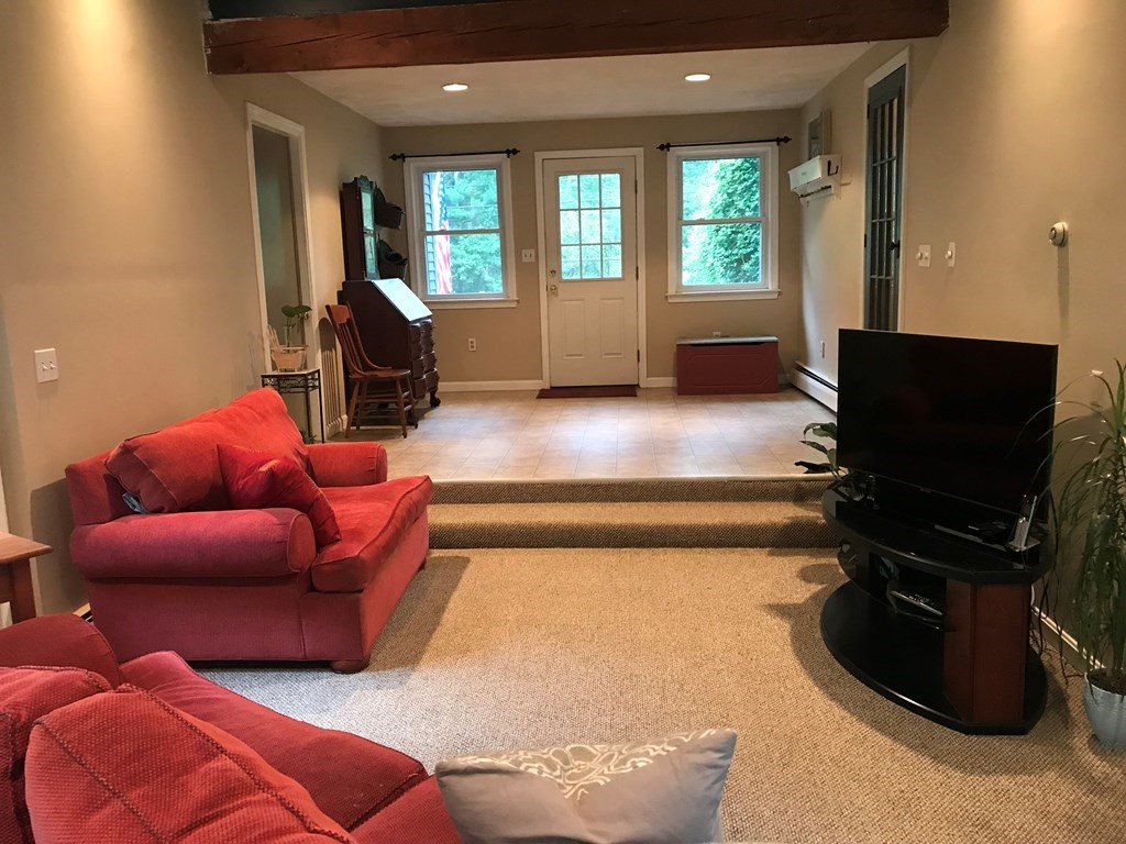 23 Griffin Road Londonderry, NH 03053 - Photo 4 of 33