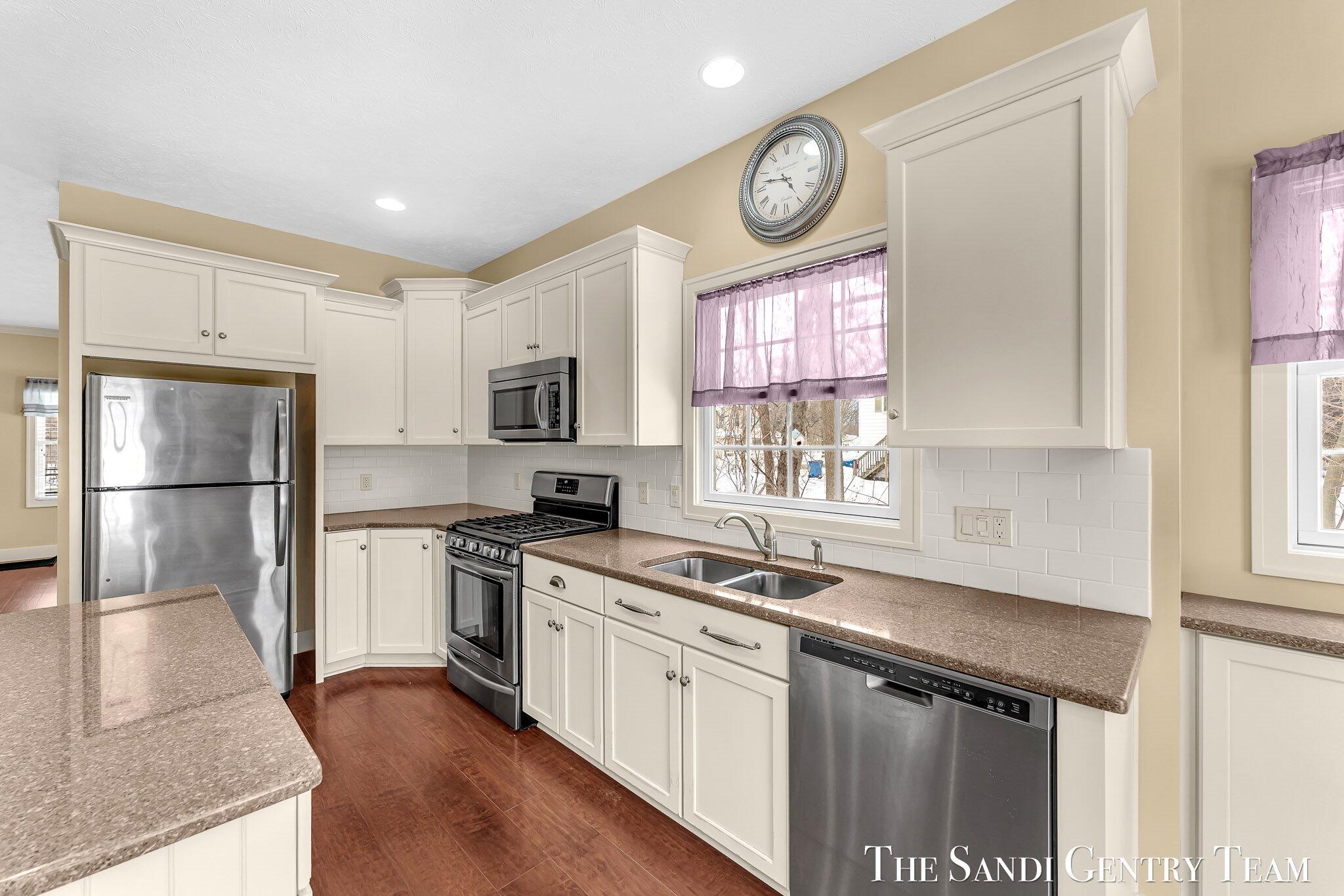 601 Lakeview Lane, Unit 1 Spring Lake, MI 49456 - Photo 11 of 40 09-AIV00622