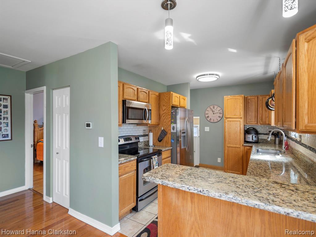 3087 South Adams Road Rochester Hills, MI 48309 - Photo 6 of 32