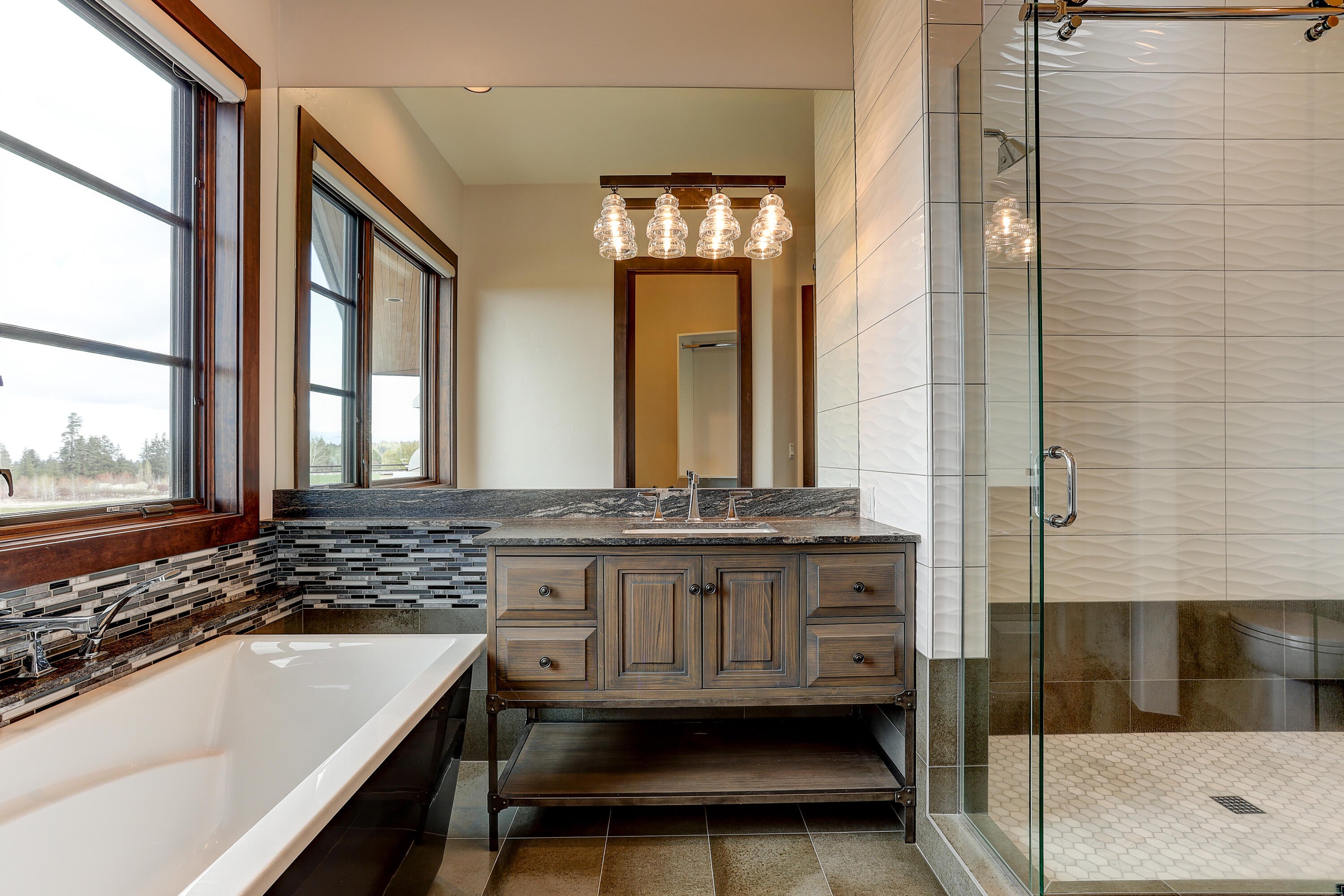 20970 Sholes Road Bend, OR 97702 - Photo 26 of 41 Guest Bath
