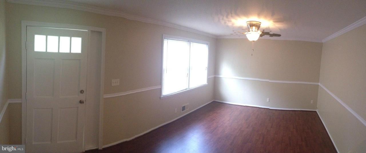 5116 Fredcrest Road Baltimore, MD 21229 - Photo 4 of 12 Living Room