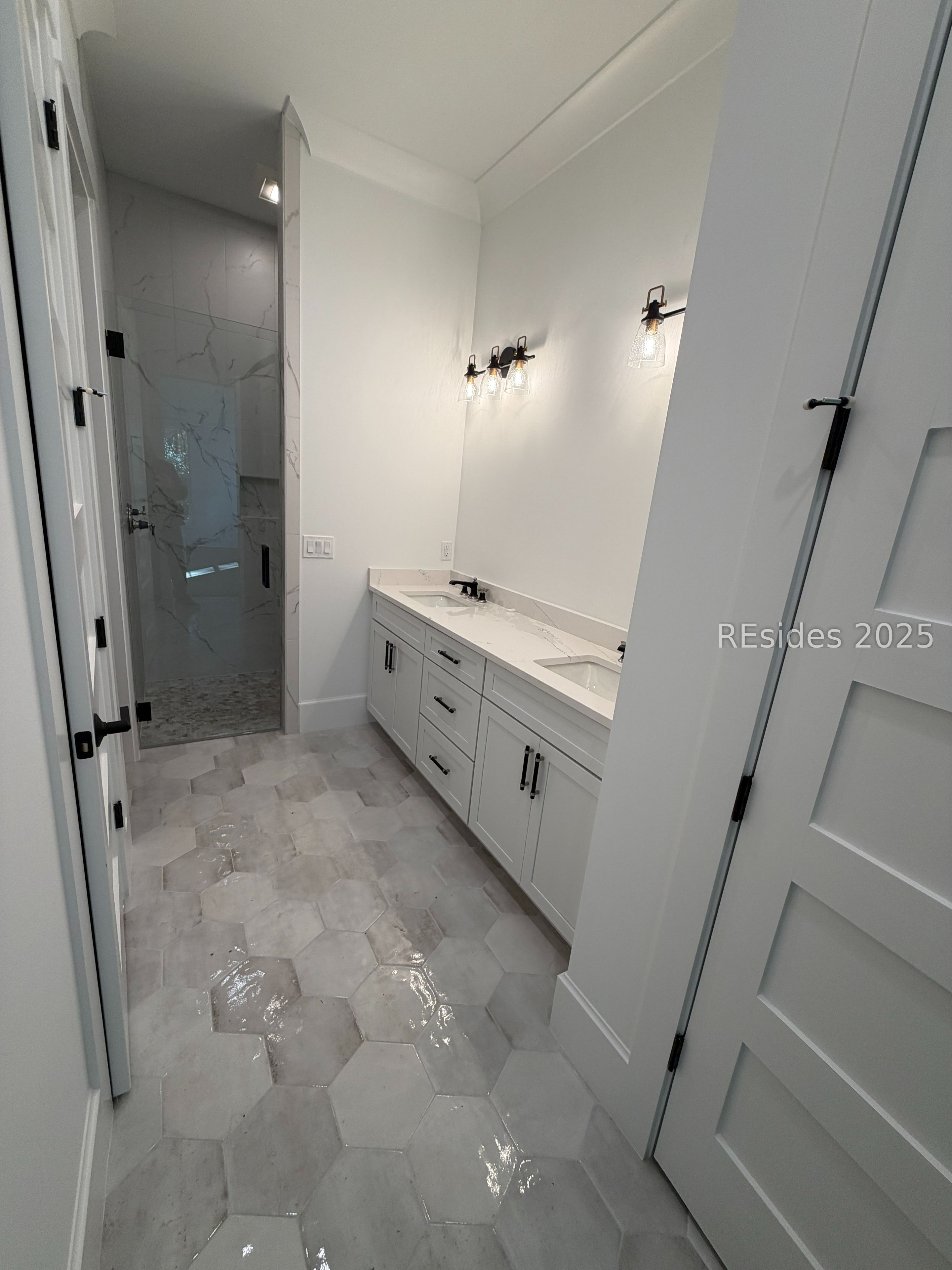 202 Fording Trace Bluffton, SC 29910 - Photo 16 of 23 Primary bathroom with walk in closet