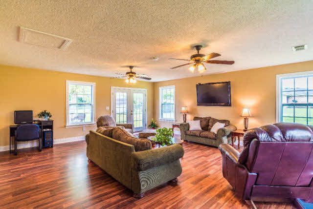509 Linda Court Foley, AL 36535 - Photo 10 of 28 Living Room