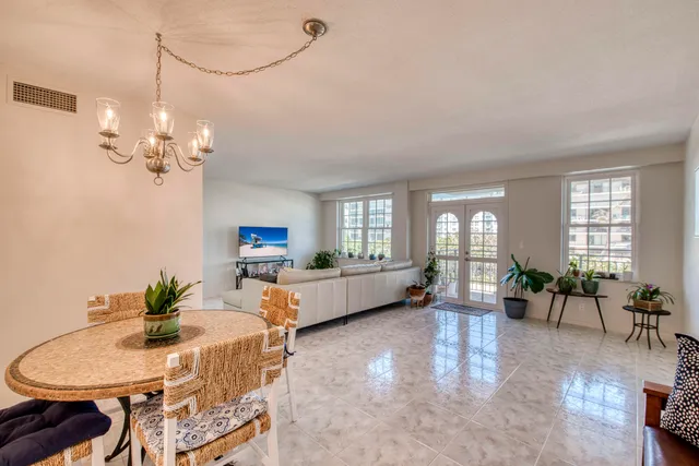 $494,980 | 3475 South Ocean Boulevard, Unit 210, Palm Beach, FL 33480