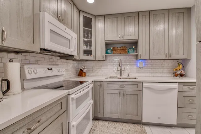 $494,980 | 3475 South Ocean Boulevard, Unit 210, Palm Beach, FL 33480