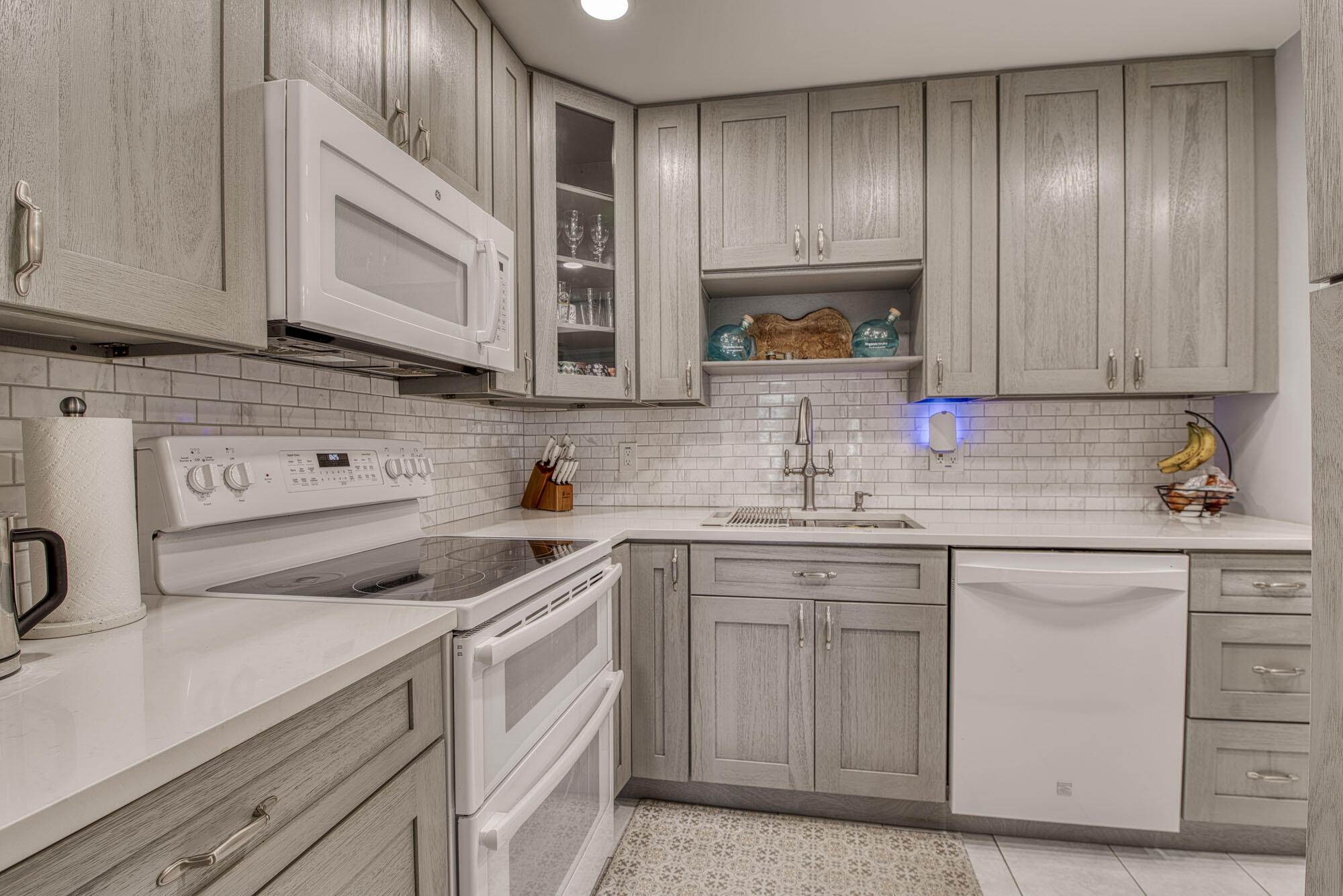 3475 South Ocean Boulevard, Unit 210 Palm Beach, FL 33480 - Photo 10 of 21 _IMG7060_HDR