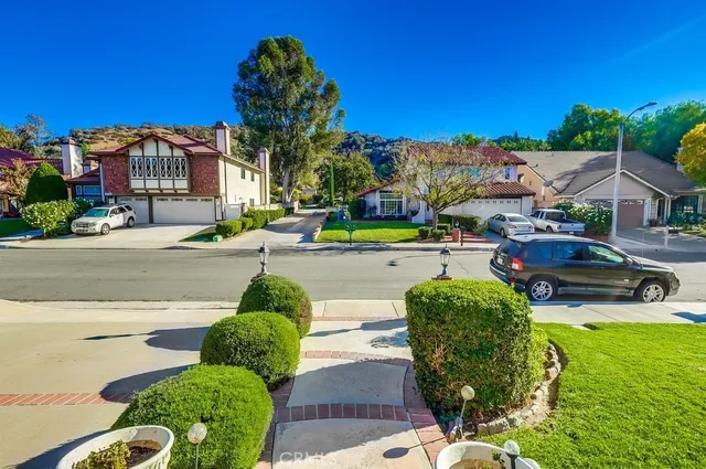 a view of multiple houses with a yard