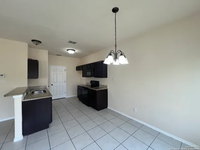 $1,425 | 8711 Azul Sky Court, Converse, TX 78109