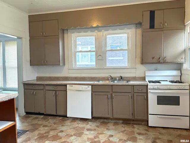 $55,000 | 405 West College Street, Carbondale, IL 62901