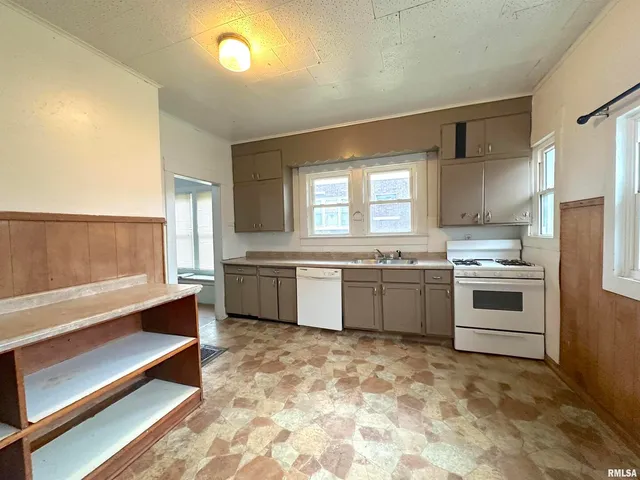 $55,000 | 405 West College Street, Carbondale, IL 62901