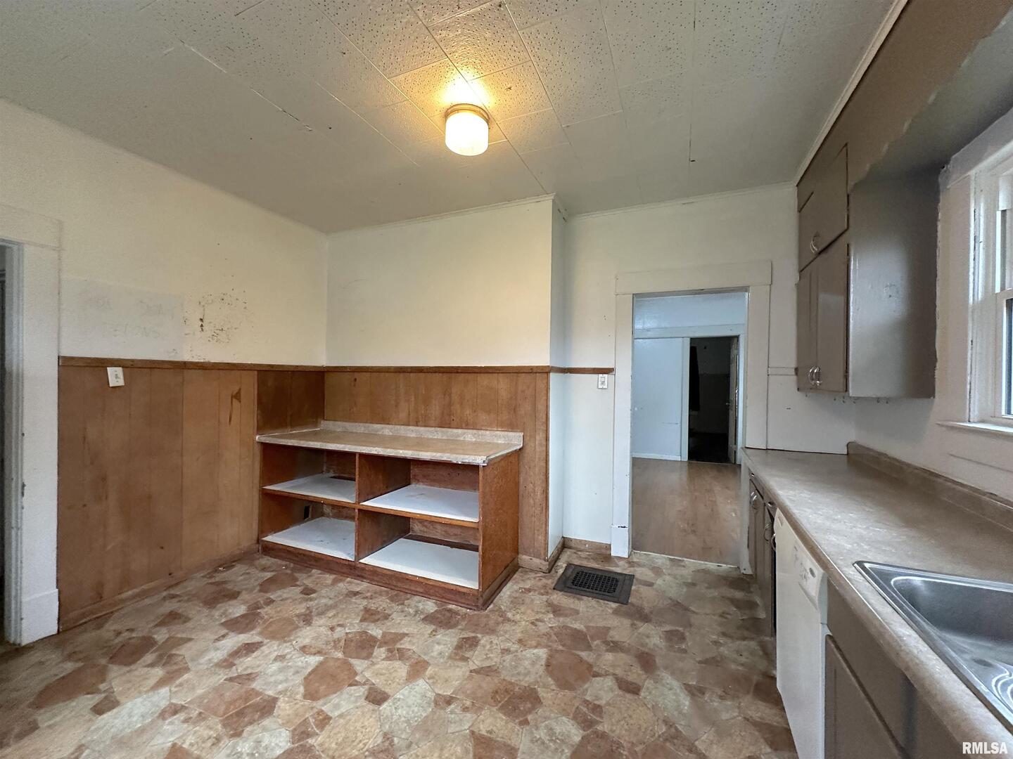 405 West College Street Carbondale, IL 62901 - Photo 8 of 18