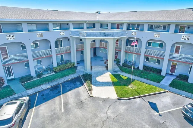 a view of a building from the backyard